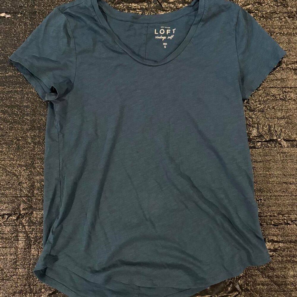 Loft Women's Blue and Navy T-shirt